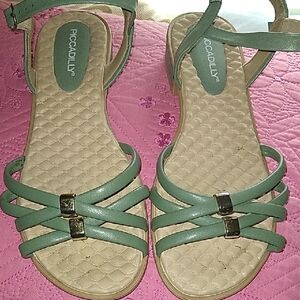 Women's Stylish Green Sandals Made InBrasil Sz 9